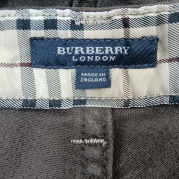 Burberry London Women's EUC Straight Leg Jeans in US size 8 - Picture 6 of 10